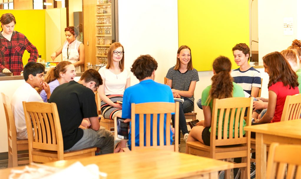 Cours_Community Meetings-sm Cours_Community Meetings-sm